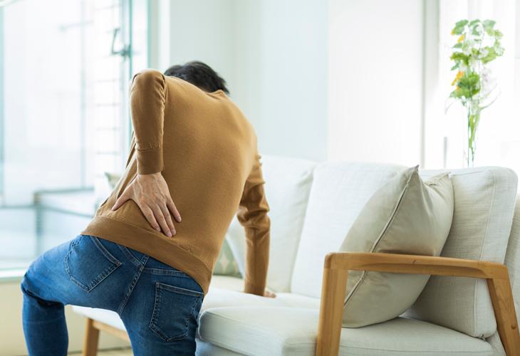 ぎっくり腰（急性腰痛症）の対処法とは？症状や原因、慢性的な腰痛への対処法も紹介