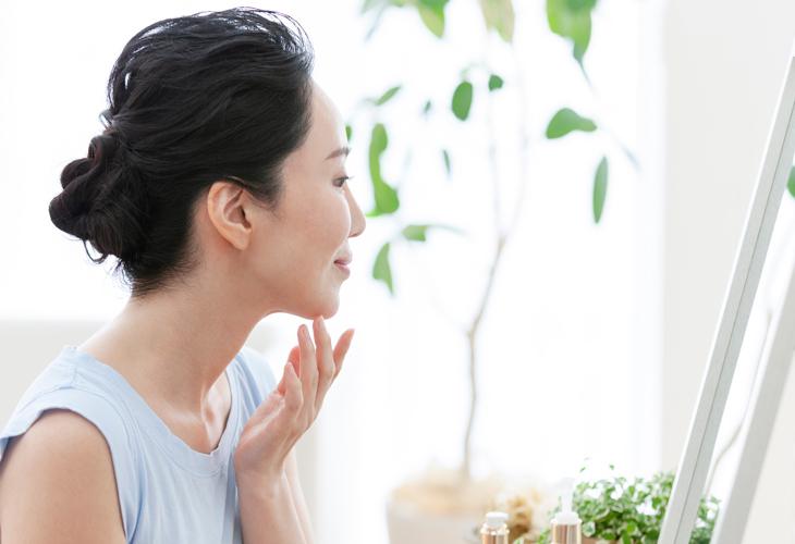 エイジングケアとは？何歳から必要？悩み別のケア方法や注目すべき成分を解説