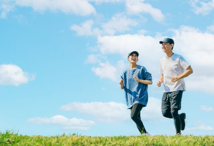 ジョギングとランニングの違いとは？ 効果や運動時の栄養補給法について紹介