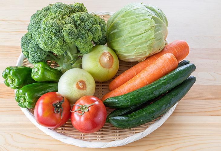 むくみを取るために重要な食べ物とは？ むくみ解消や予防の方法も紹介