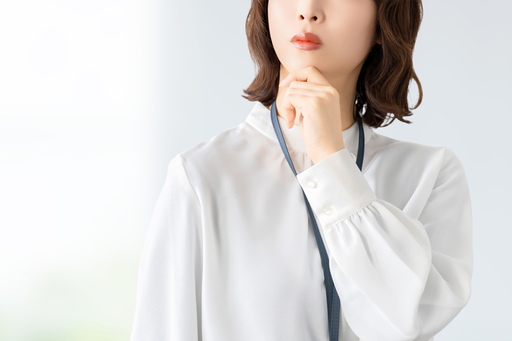 緊急避妊薬について考える女性