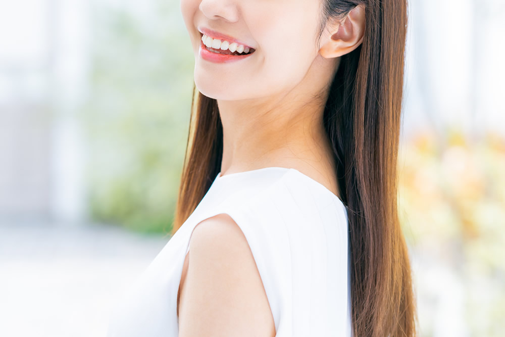 笑顔の女性