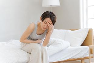 PMS(月経前症候群)はいつから起こる？生理前にみられる症状や期間、緩和方法をご紹介