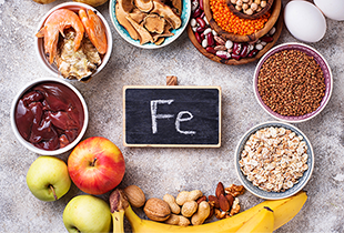 鉄分の多い食べ物は？吸収率を上げる方法や効率的に摂取する方法を紹介