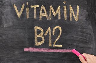 ビタミンB<sub>12</sub>の働きとは？ 1日の摂取量の目標や過不足の影響を解説