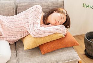 食べてすぐ横になるのは良くない？胃食道逆流症との関係や食後の理想的な過ごし方を紹介