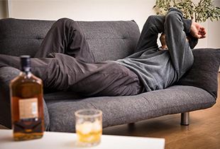 【セルフチェック】二日酔いの原因を理解し、アルコールと上手に付き合いましょう