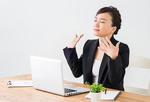 汗が止まらないのは更年期の不調かも?自律神経の乱れやストレスなども関係