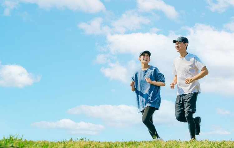 ジョギングとランニングの違いとは？ 効果や運動時の栄養補給法について紹介