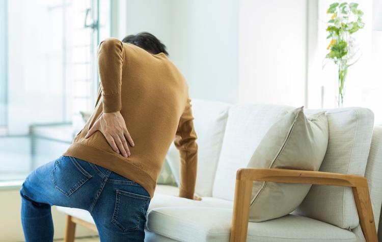 ぎっくり腰（急性腰痛症）の対処法とは？症状や原因、慢性的な腰痛への対処法も紹介