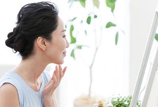エイジングケアとは？何歳から必要？悩み別のケア方法や注目すべき成分を解説