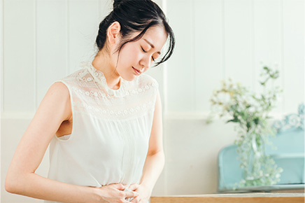 便秘になり悩んでいる女性