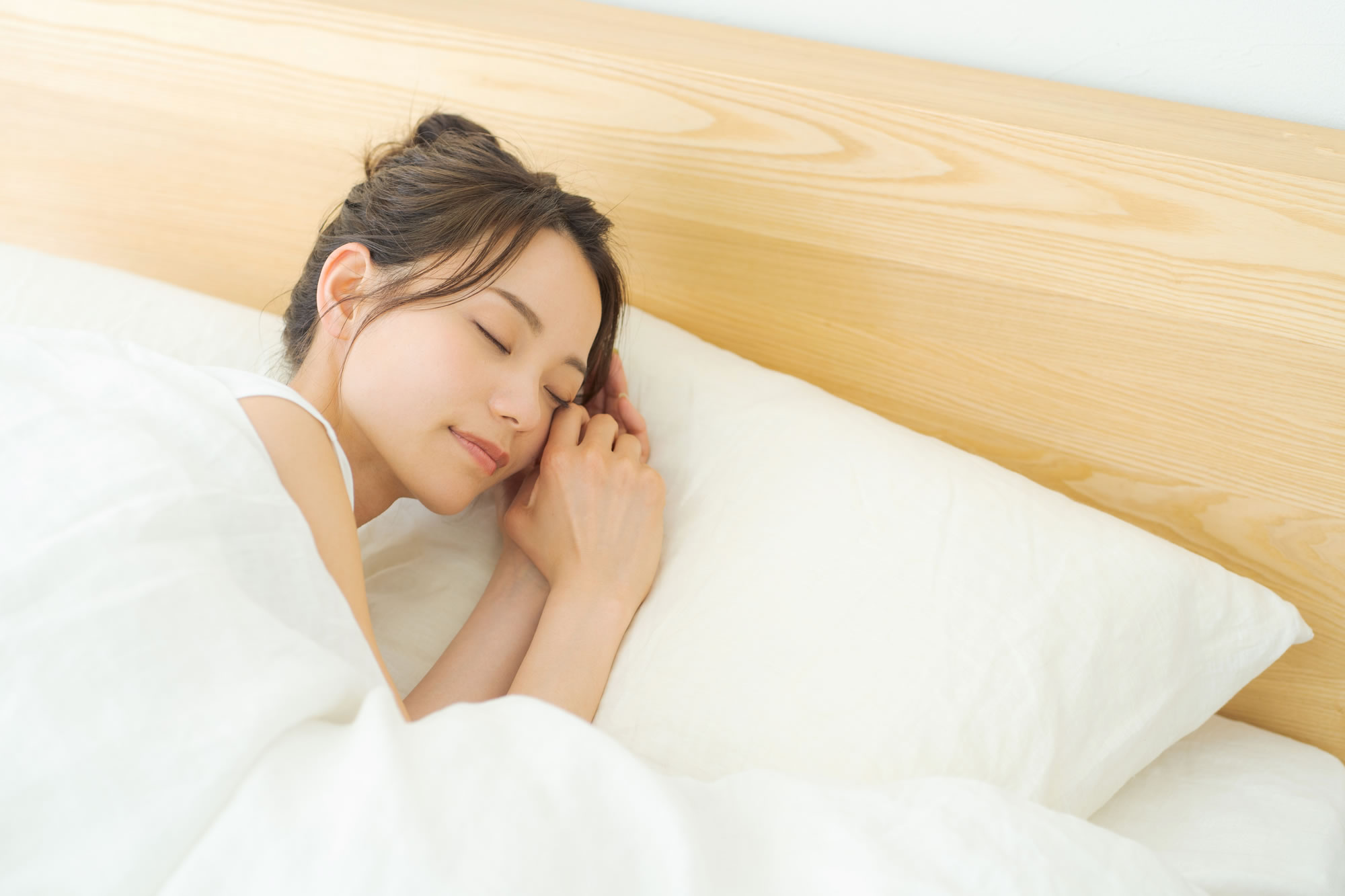 ぐっすり寝ている女性.jpg