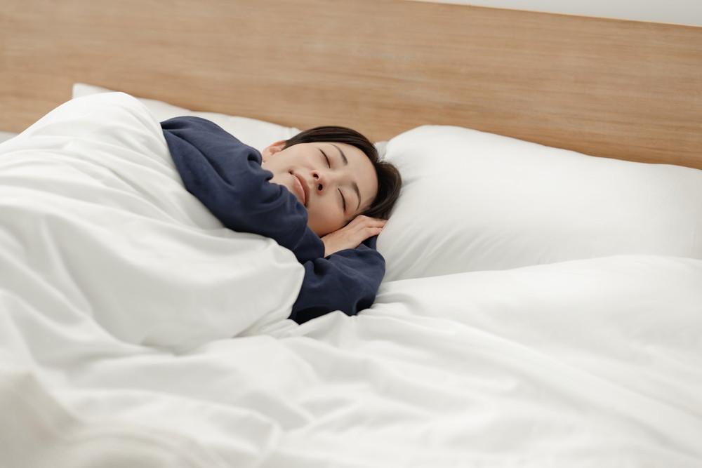 ぐっすりと寝ている女性