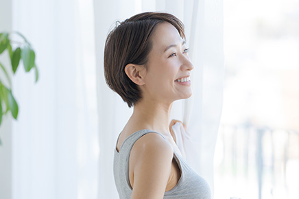 すっきりとした表情の女性